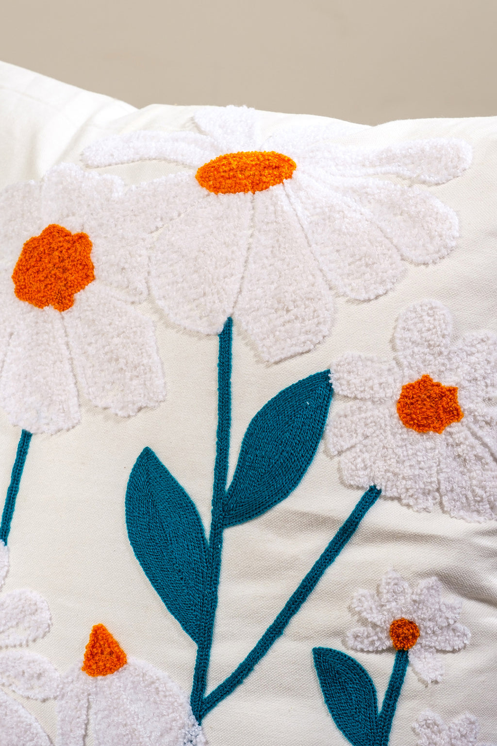 Daisy Delight Cushion Cover