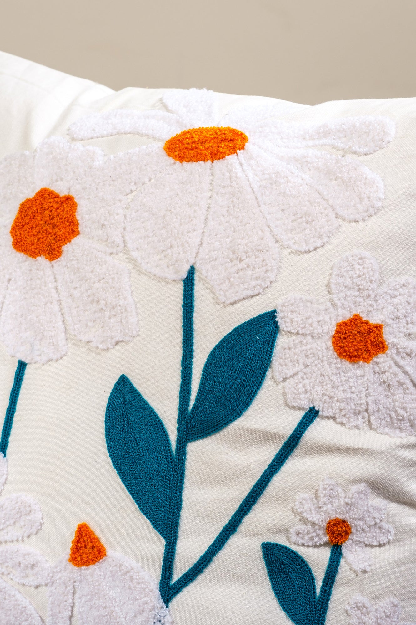 Daisy Delight Cushion Cover